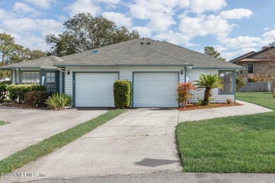 Beach Townhome/Townhouse Active Under Contract in Ponte Vedra Beach, Florida