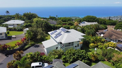 Beach Home For Sale in Kailua Kona, Hawaii