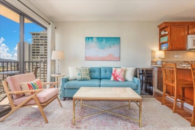 Beach Condo Active Under Contract in Honolulu, Hawaii