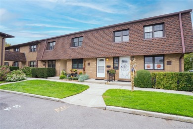 Beach Condo Sale Pending in Copiague, New York