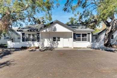 Beach Townhome/Townhouse For Sale in Tampa, Florida