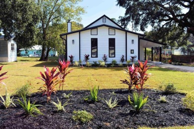 Beach Home For Sale in Pawleys Island, South Carolina