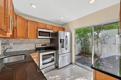 Beach Townhome/Townhouse Active Under Contract in Pompano Beach, Florida