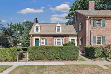 Beach Townhome/Townhouse Active Under Contract in Bridgeport, Connecticut