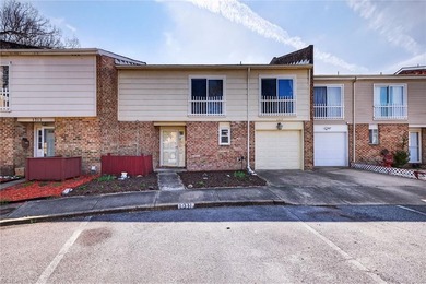 Beach Townhome/Townhouse For Sale in Virginia Beach, Virginia