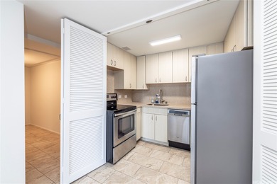 Beach Condo Active Under Contract in Honolulu, Hawaii