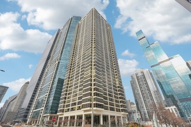 Beach Condo For Sale in Chicago, Illinois