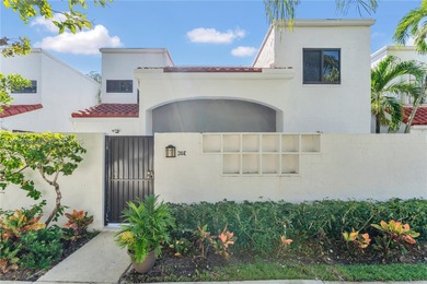 Beach Townhome/Townhouse For Sale in Aventura, Florida