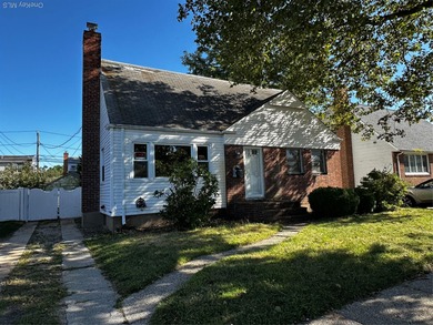 Beach Home For Sale in Merrick, New York