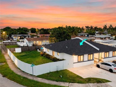 Beach Townhome/Townhouse For Sale in Miami, Florida