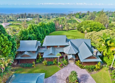 Beach Home For Sale in Holualoa, Hawaii