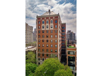 Beach Condo Active Under Contract in Chicago, Illinois