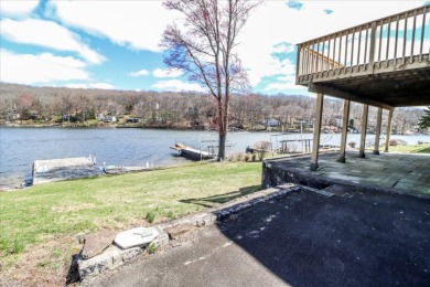 Candlewood Lake Direct Waterfront Home - Beach Home for sale in Danbury, Connecticut on Beachhouse.com