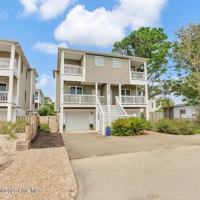 Beach Townhome/Townhouse Active Under Contract in Carolina Beach, North Carolina