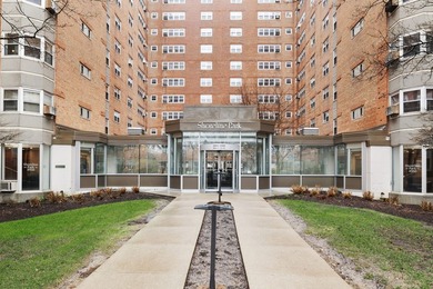 Beach Condo Active Under Contract in Chicago, Illinois
