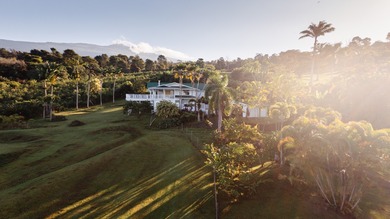 Beach Home For Sale in Holualoa, Hawaii