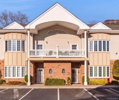 Beach Condo Sale Pending in Amityville, New York