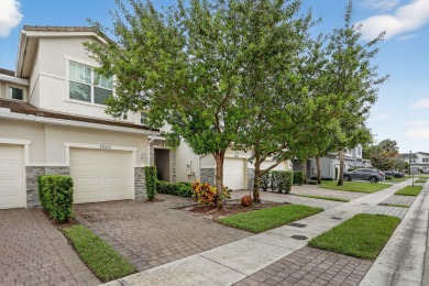 Beach Townhome/Townhouse For Sale in Deerfield Beach, Florida