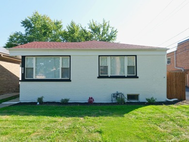 Beach Home For Sale in Skokie, Illinois