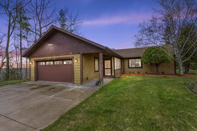 Home For Sale in Sturgeon Bay image photo picture