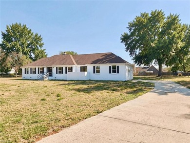 Beach Home For Sale in Suffolk, Virginia