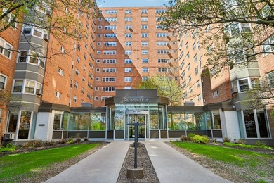 Beach Condo Active Under Contract in Chicago, Illinois