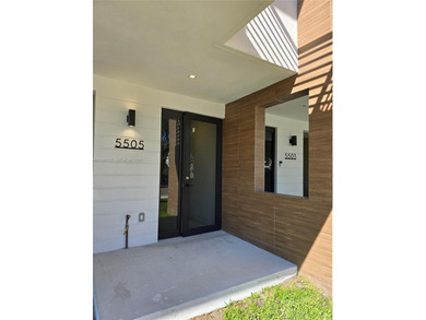 Beach Townhome/Townhouse For Sale in Dania, Florida