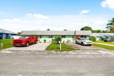 Beach Townhome/Townhouse For Sale in Hobe Sound, Florida