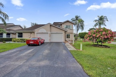 Beach Townhome/Townhouse For Sale in Deerfield Beach, Florida