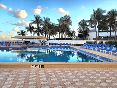 Beach Condo For Sale in Hollywood, Florida