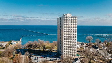 Beach Condo For Sale in Milwaukee, Wisconsin