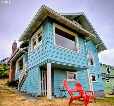 Beach Home For Sale in Astoria, Oregon