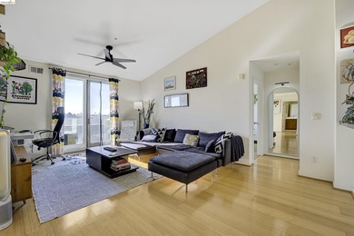 Beach Condo For Sale in Oakland, California