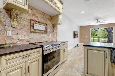 Beach Townhome/Townhouse For Sale in Greenacres, Florida