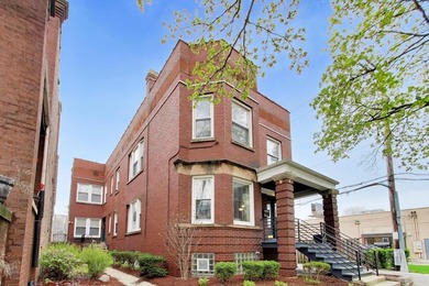 Beach Home Active Under Contract in Chicago, Illinois