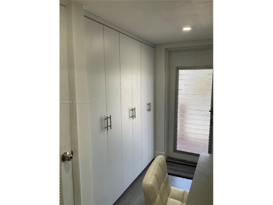 Beach Condo For Sale in Sunrise, Florida