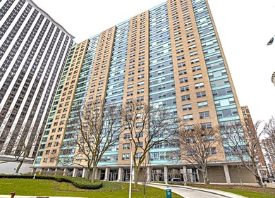 Beach Condo For Sale in Chicago, Illinois