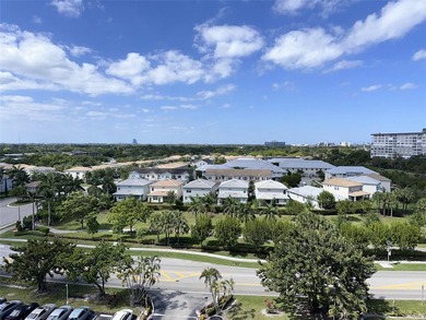 Beach Condo For Sale in Hollywood, Florida