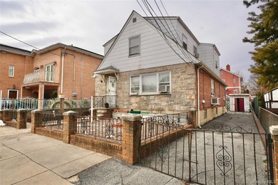Beach Townhome/Townhouse Sale Pending in East Elmhurst, New York
