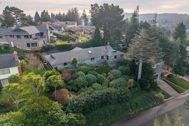 Beach Home For Sale in Coos Bay, Oregon