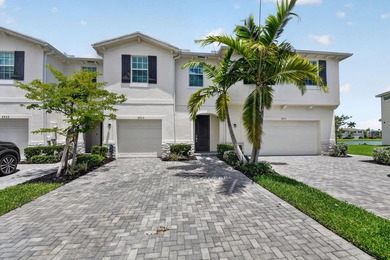 Beach Townhome/Townhouse For Sale in Lake Worth, Florida