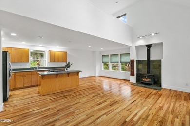 Beach Home For Sale in Depoe Bay, Oregon