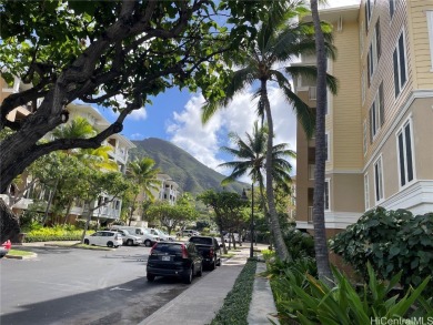 Beach Condo Sale Pending in Honolulu, Hawaii