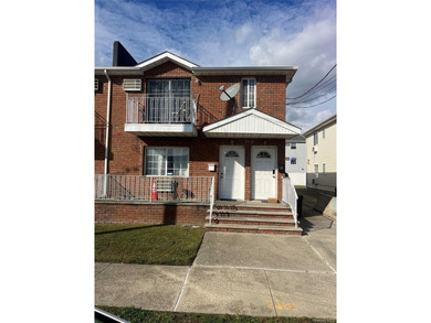 Beach Townhome/Townhouse For Sale in Arverne, New York