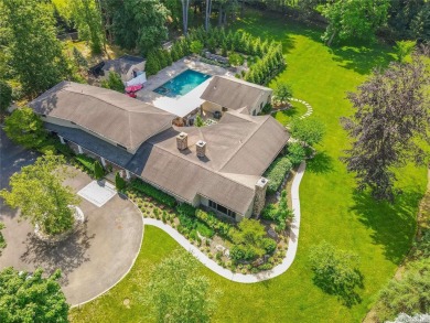 Beach Home For Sale in Oyster Bay, New York