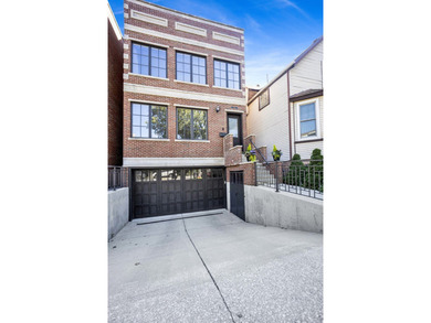 Beach Home For Sale in Chicago, Illinois