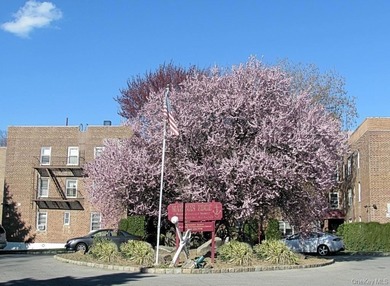 Beach Home For Sale in New Rochelle, New York