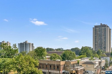 Beach Condo For Sale in Fort Lee, New Jersey