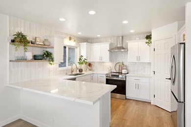 Beach Home For Sale in Kailua Kona, Hawaii