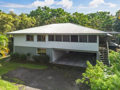 Beach Home For Sale in Holualoa, Hawaii